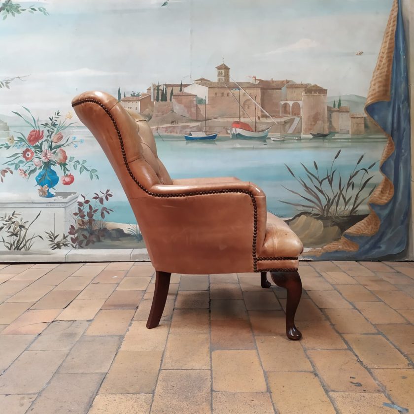 Fauteuil chesterfield chippendale droit