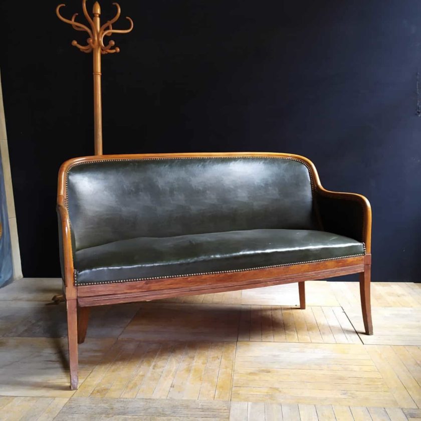 Banquette gondole ancienne en cuir, 150x65x92cm.