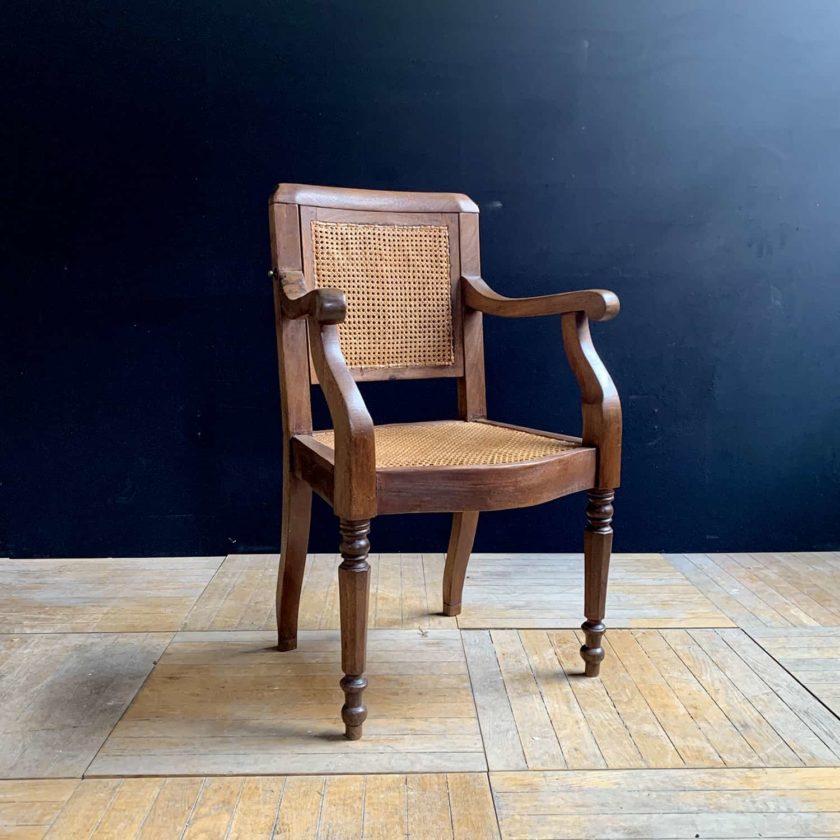 Chaise de barbier ancienne en chêne, 101x58x44cm.