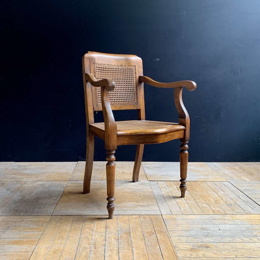 Chaise de barbier ancienne en chêne, 91x58x44cm.