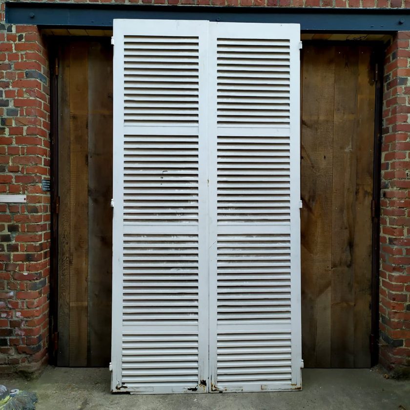 Double volets blancs, 153.5*300cm.
