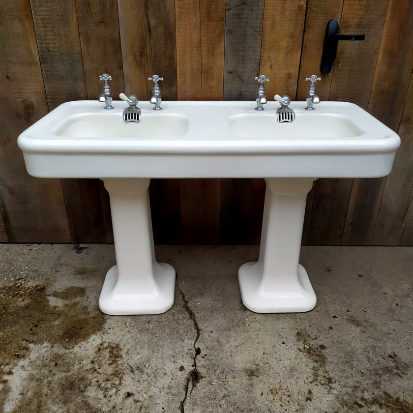 Double vasque ancienne , 128x80x59cm.