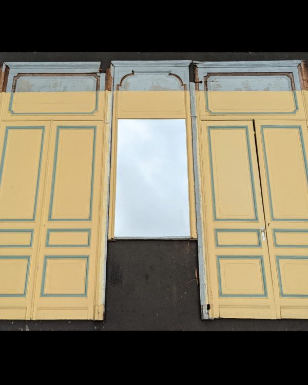 Façade de placard jaune
