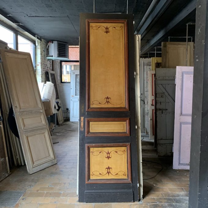 porte haussmannienne avec peinture à la main