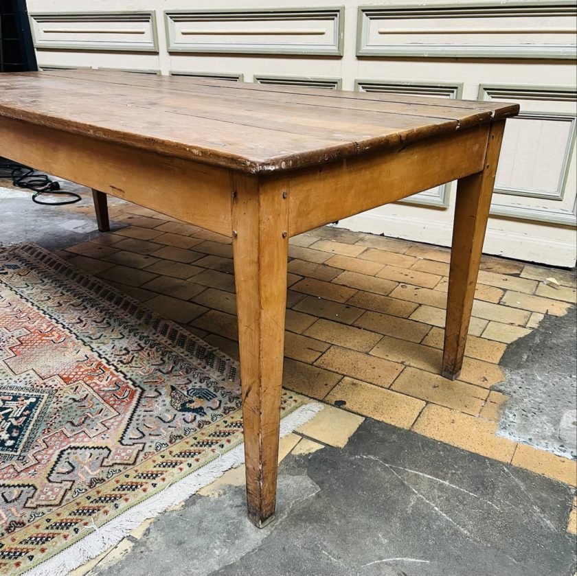 Table de style ferme legs