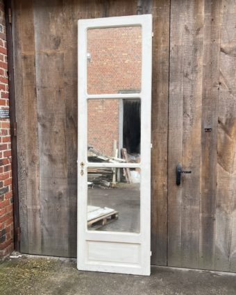 porte ancienne avec miroir