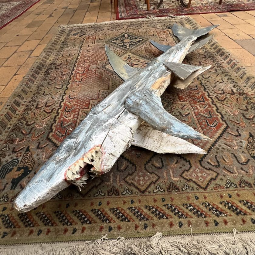 sculpture de requin zoom