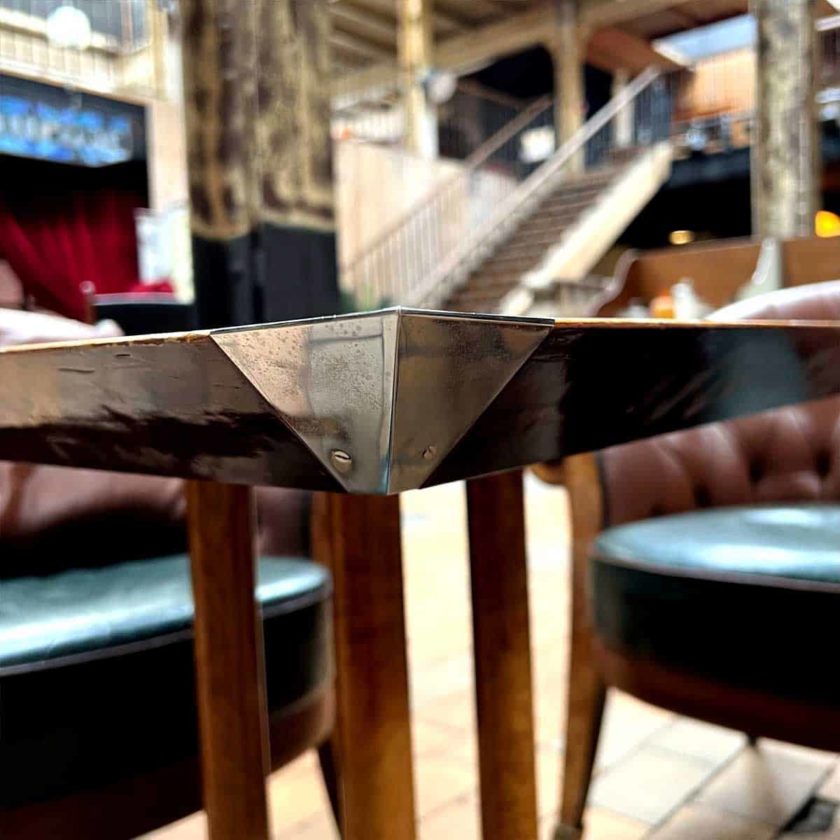Table Façon loupe details
