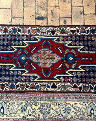 Tapis bleu rouge