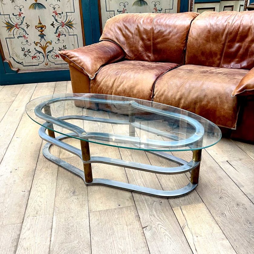 table basse en chrome et laiton