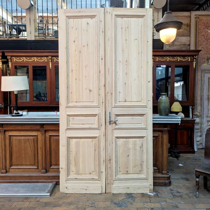 Porte de placard haussmannienne en sapin décapé