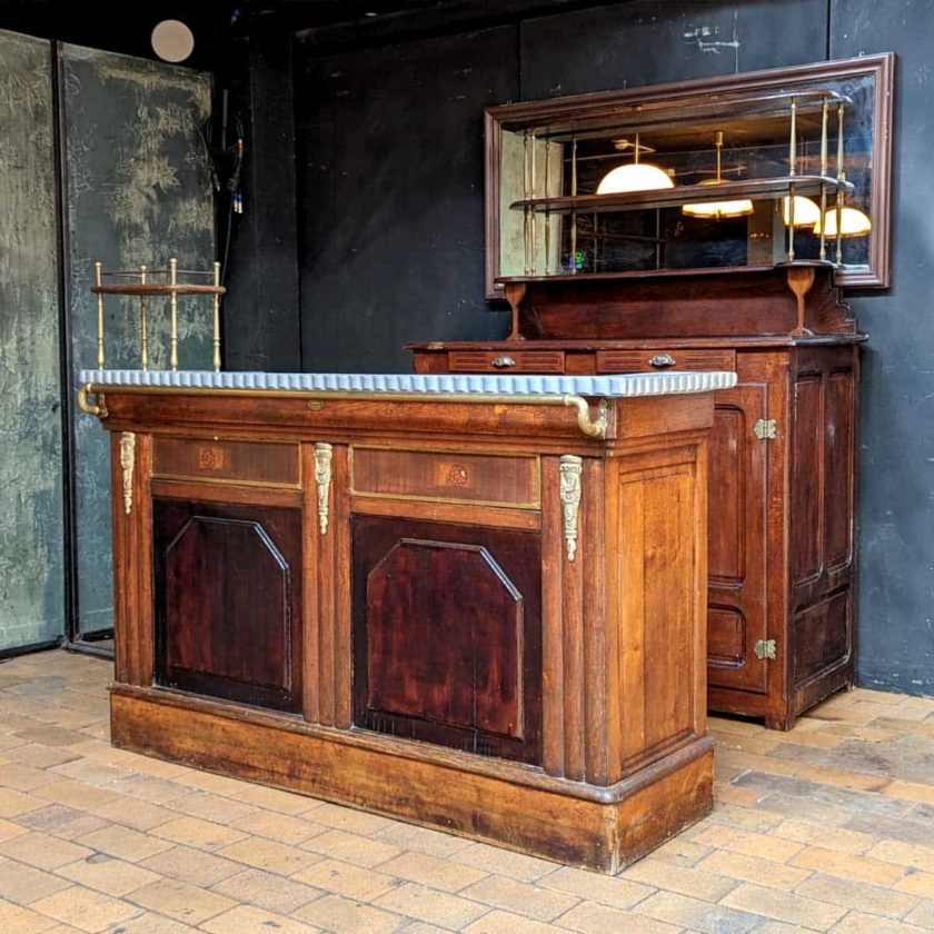 Bar avec arrière bar et miroir