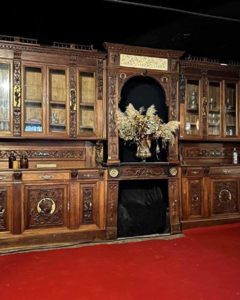 Boiserie bibliothèque avec dorure side