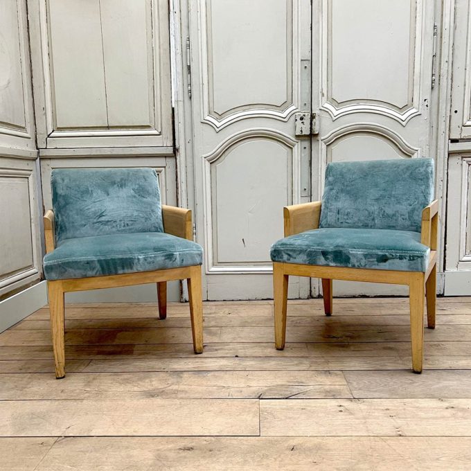 Fauteuil moderne avec tissu en velours bleu