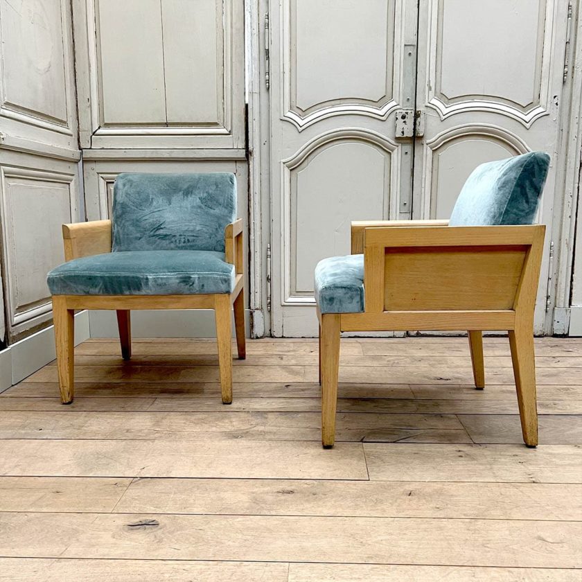 Fauteuil moderne avec tissu en velours bleu