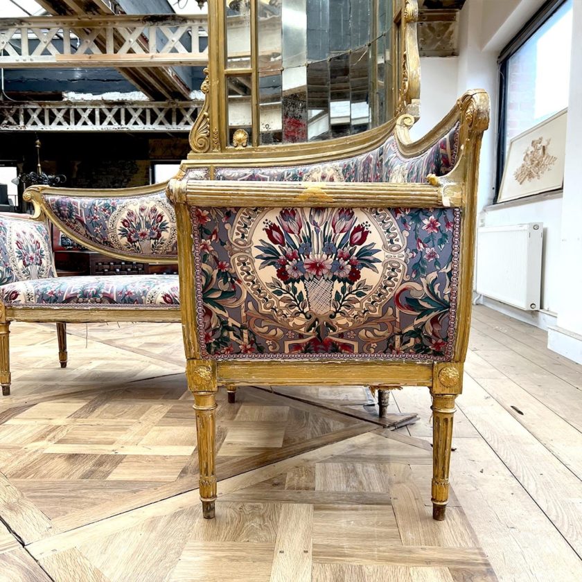 Banquette dangle Napoléon III feet