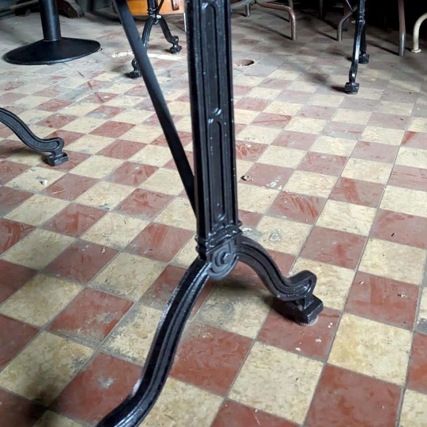 Table bistrot feet