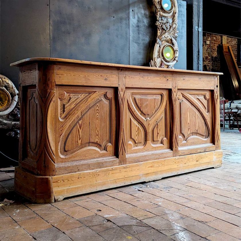 Comptoir en pin de style art nouveau