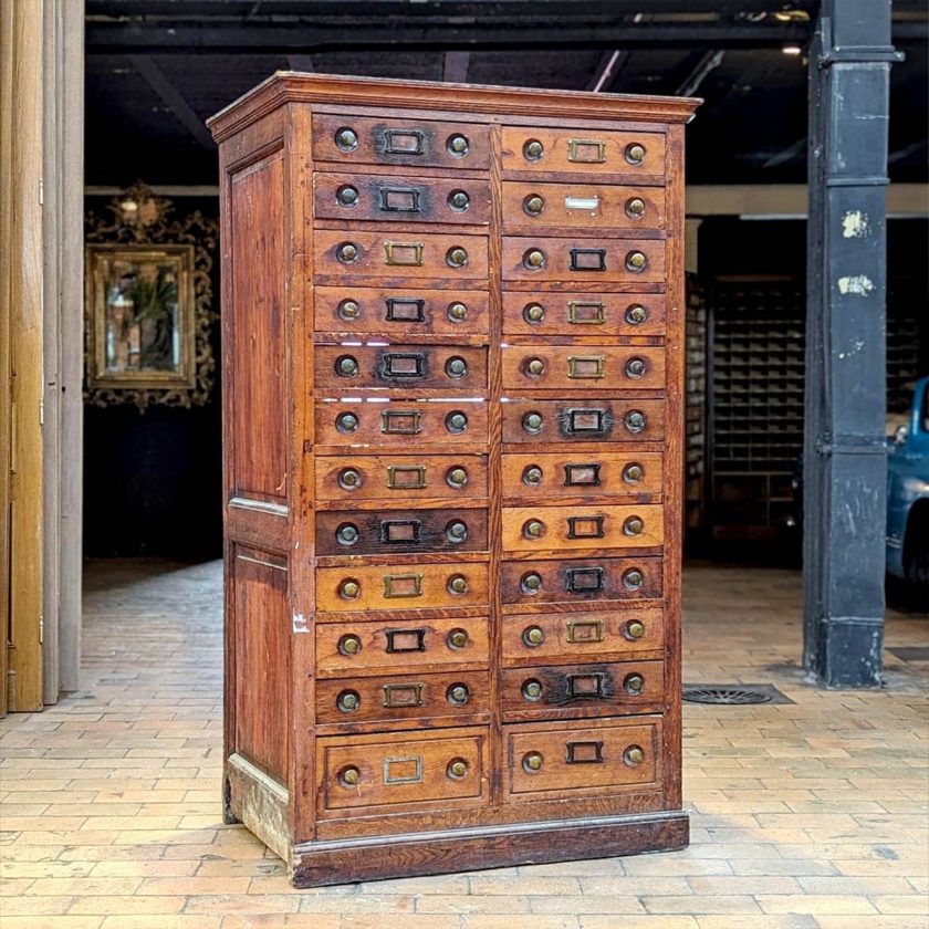 Meuble de métier a tiroirs