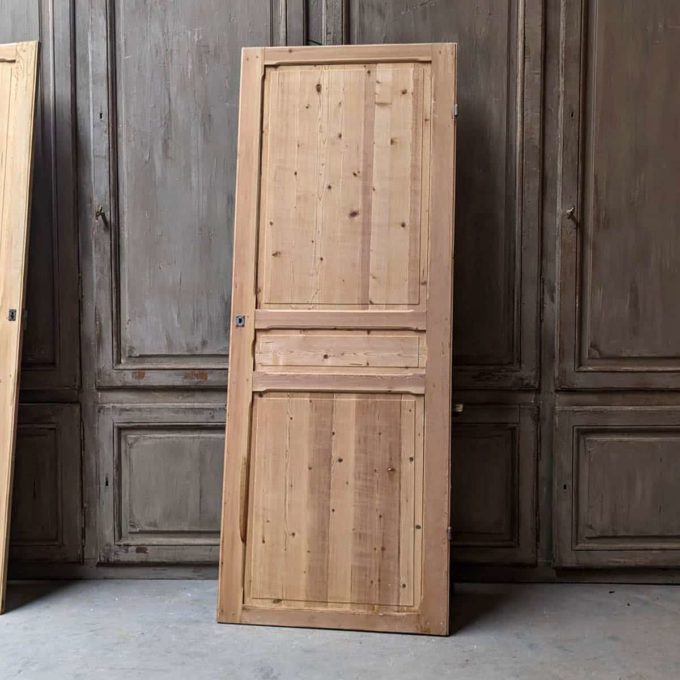 Porte de placard en sapin décapée 79x207 back