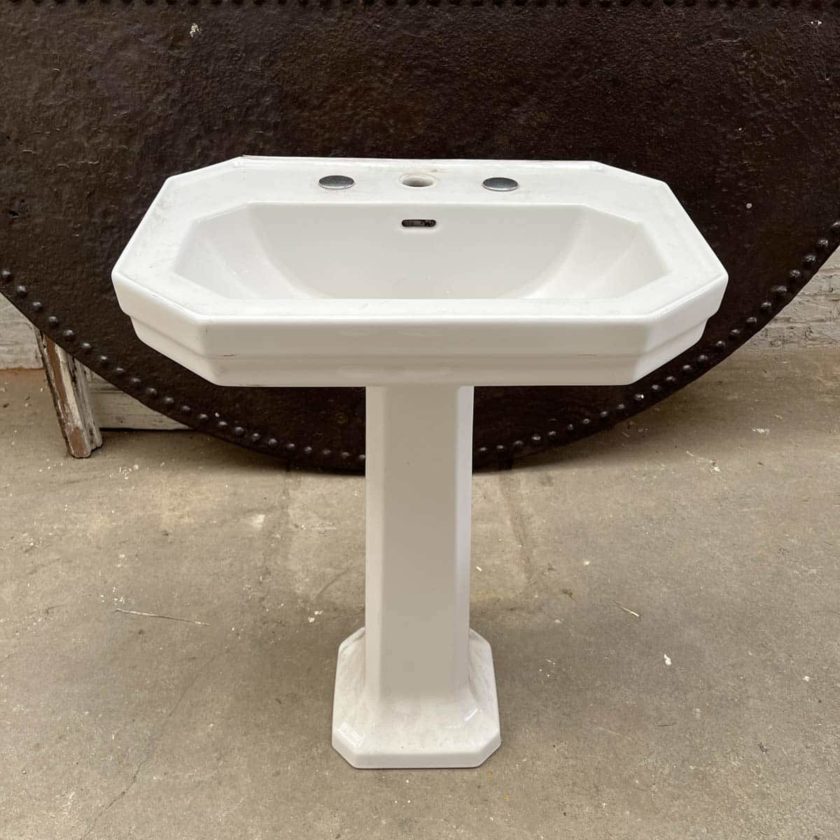 Lavabo ancien sur pied