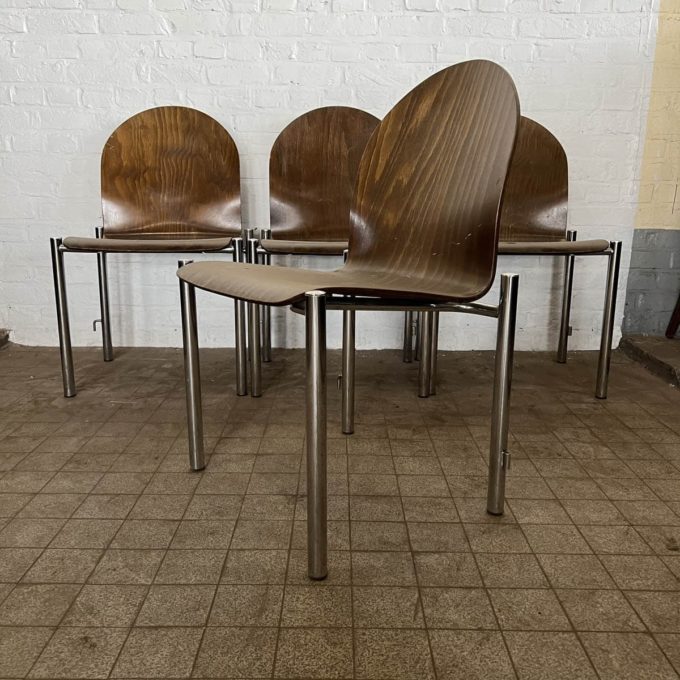 Lot de chaise empilables en bois thermoformé