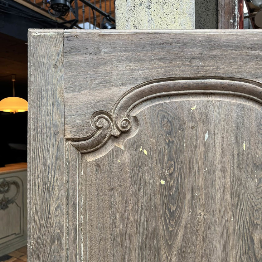 Porte de placard style louis XV décapée 72,5x195cm