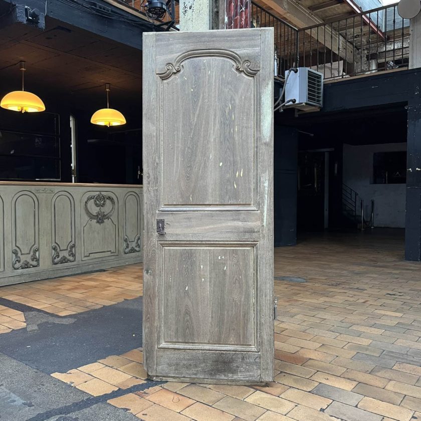 Porte de placard style louis XV décapée 72,5x195cm