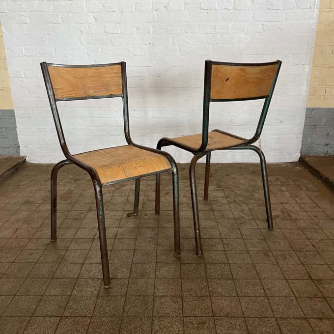 Chaise d'école vintage