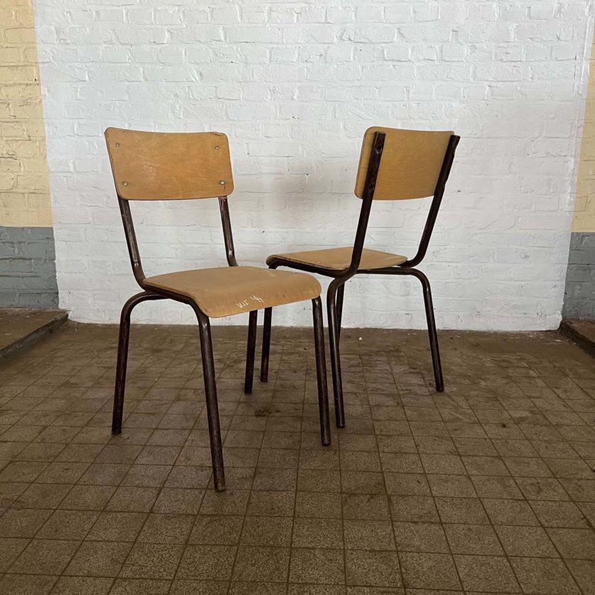 Chaise d'école vintage