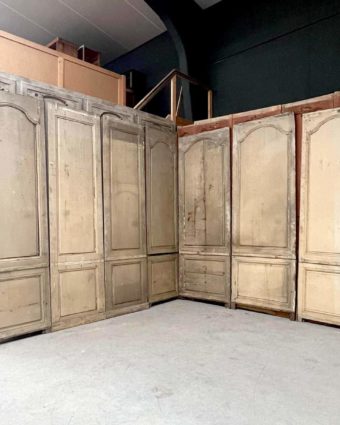 Boiserie en chêne de style Louis XV, 6m linéaire