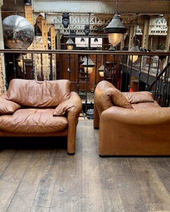 Paire de fauteuils Cassina