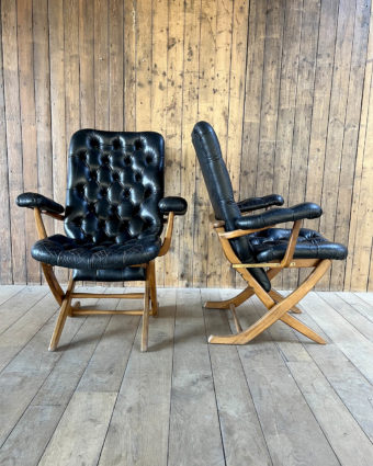 Paire de fauteuils au design élégant et confortable, parfaits pour ajouter une touche de charme et de raffinement à votre intérieur.