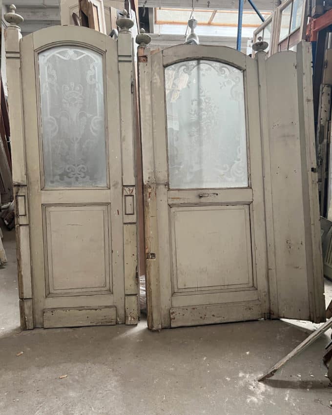 Paire de cloison de restaurant en verre gravé