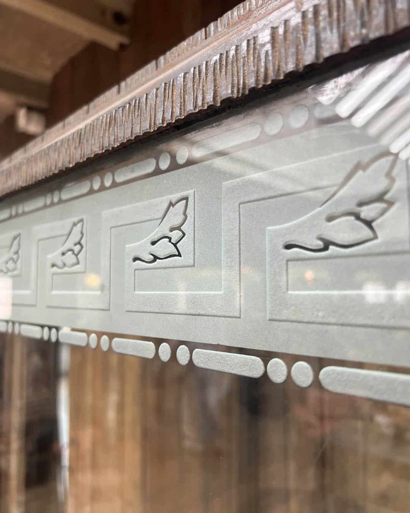 Vitrine en fer martelé