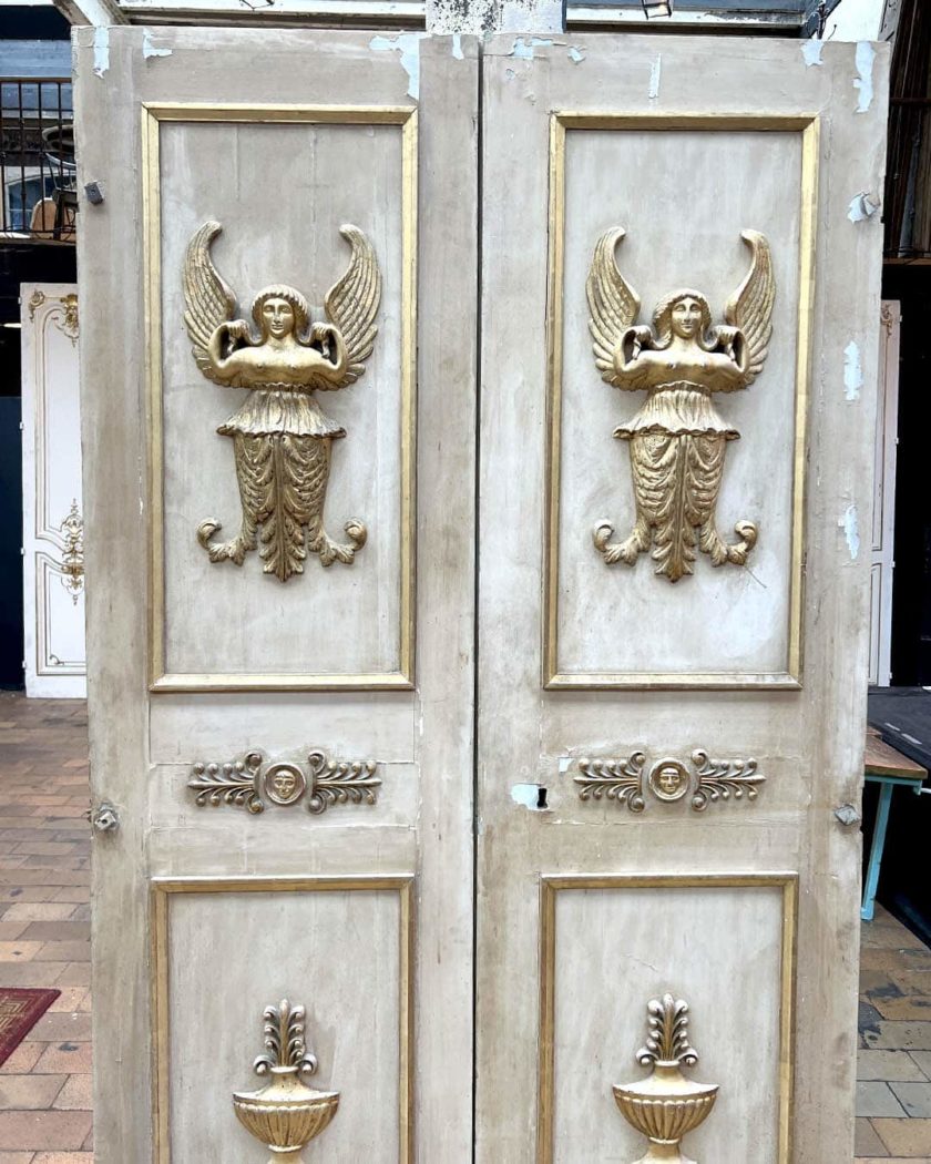 Double porte de placard d'esprit Empire