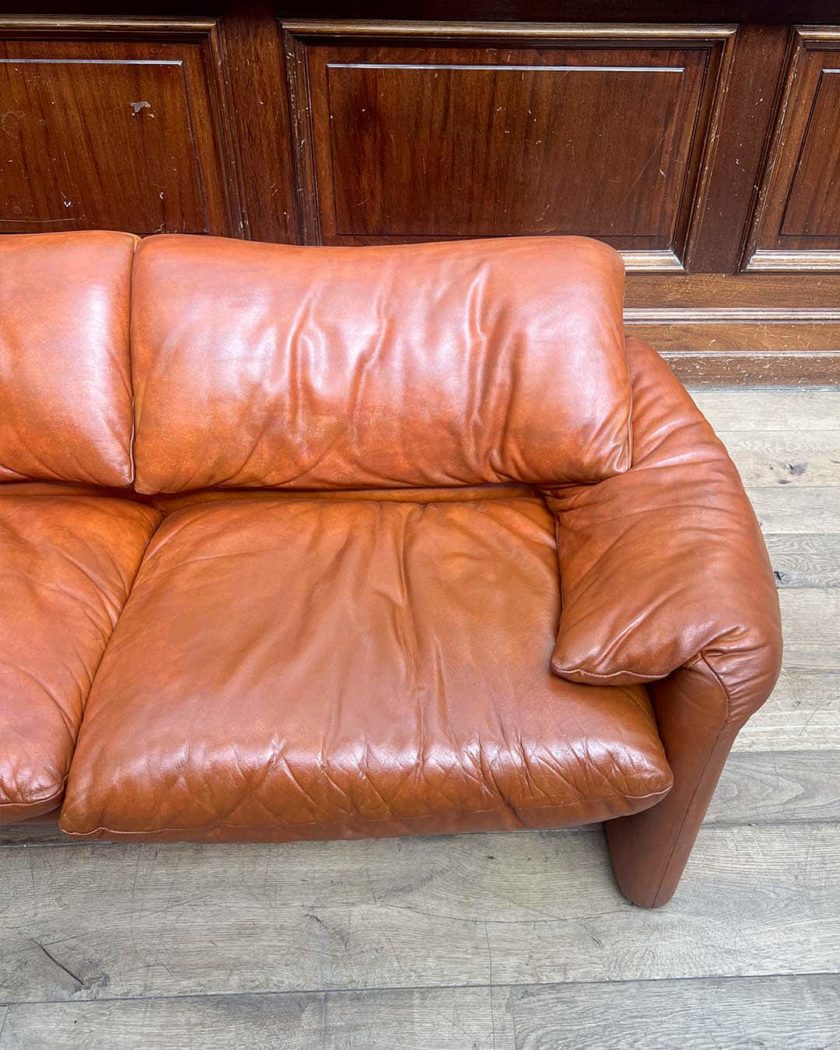 Paire de canapé modèle Maralunga en cuir de Vico Magistretti pour Cassina