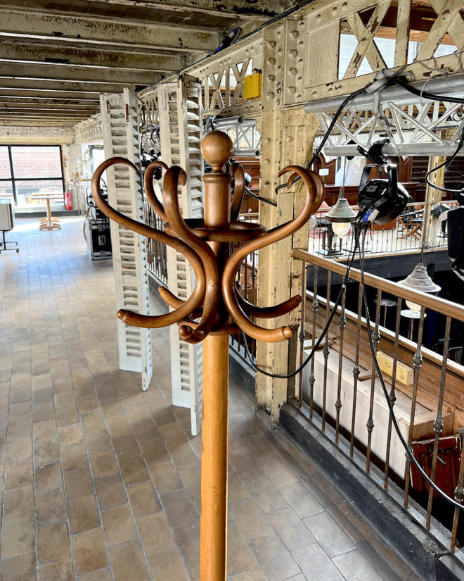 Porte manteau perroquet