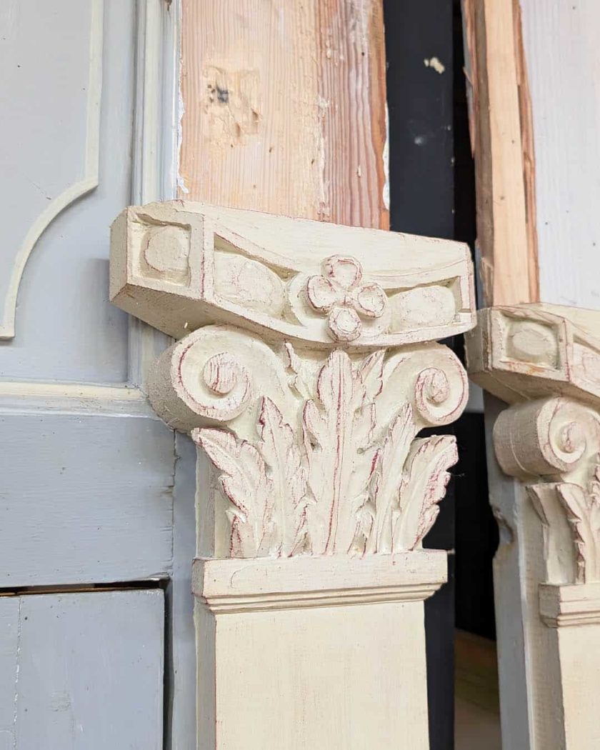 Boiserie de sous pentes avec deux portes zoom