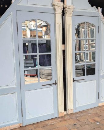 Boiserie de sous pentes avec deux portes side
